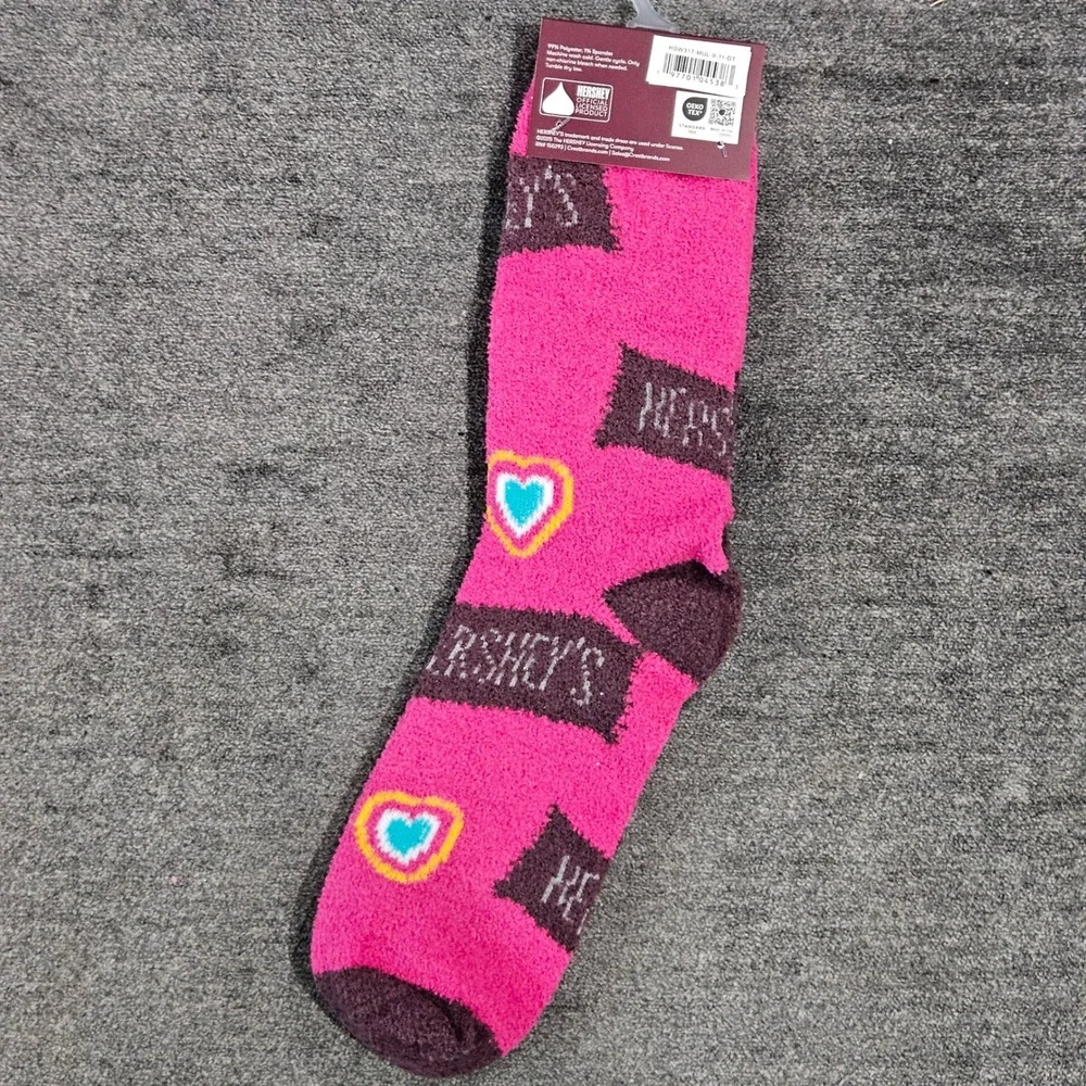 Hershey's Womens Pink Fuzzy Crew Socks Chocolate Bar‎ Hearts Size 5-9.5